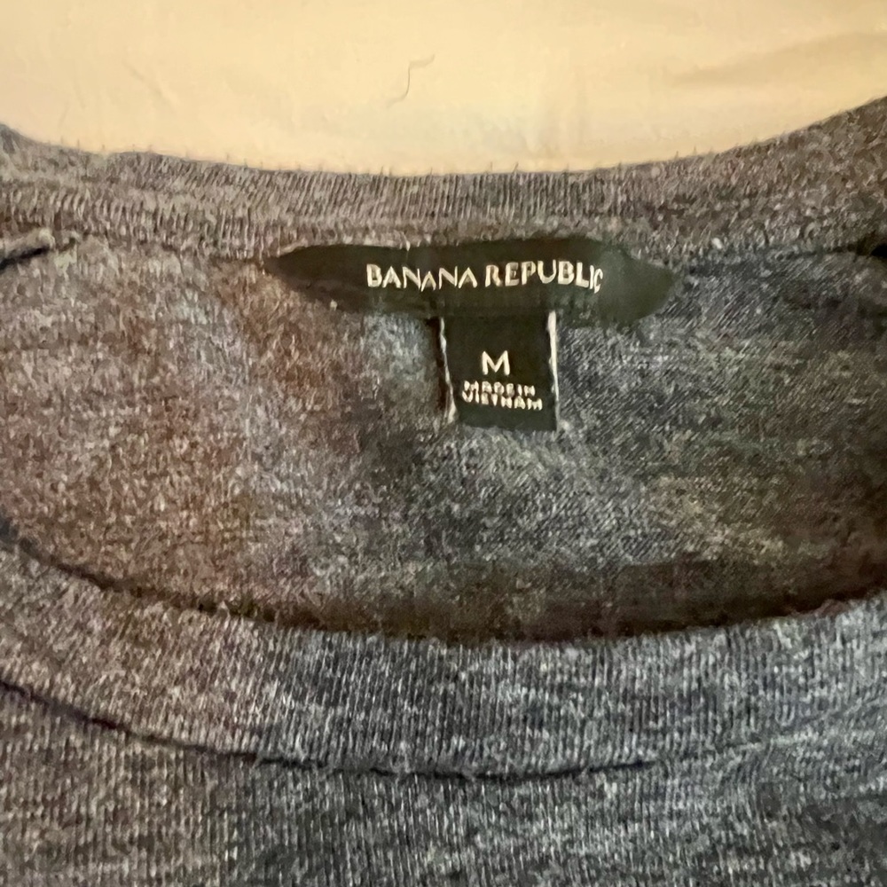 Reserved Banana Republic 3/4 sleeve top. Crew neck. Ruffled sleeve. - Picture 3 of 13